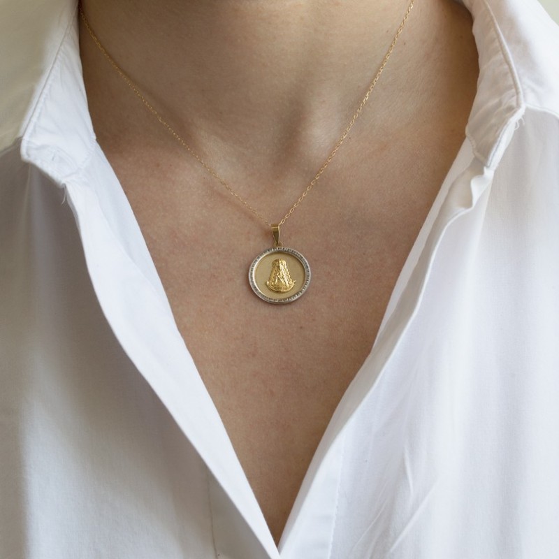 Gold virgin pendant and 18k zirconia