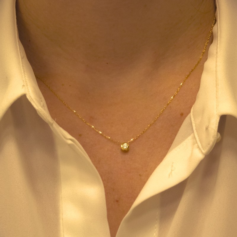 Golden prong necklace