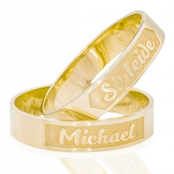 Bright and matt gold wedding ring with exterior engraving